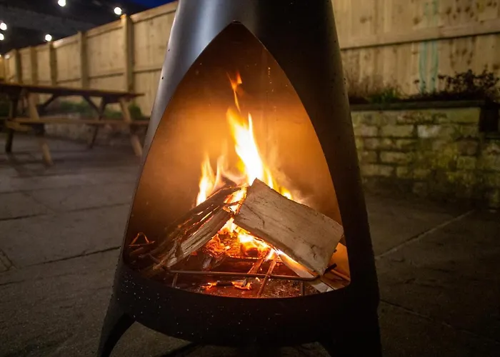 The Stables - Quirky One Bed Holiday Home With Wood Fired Hot Tub