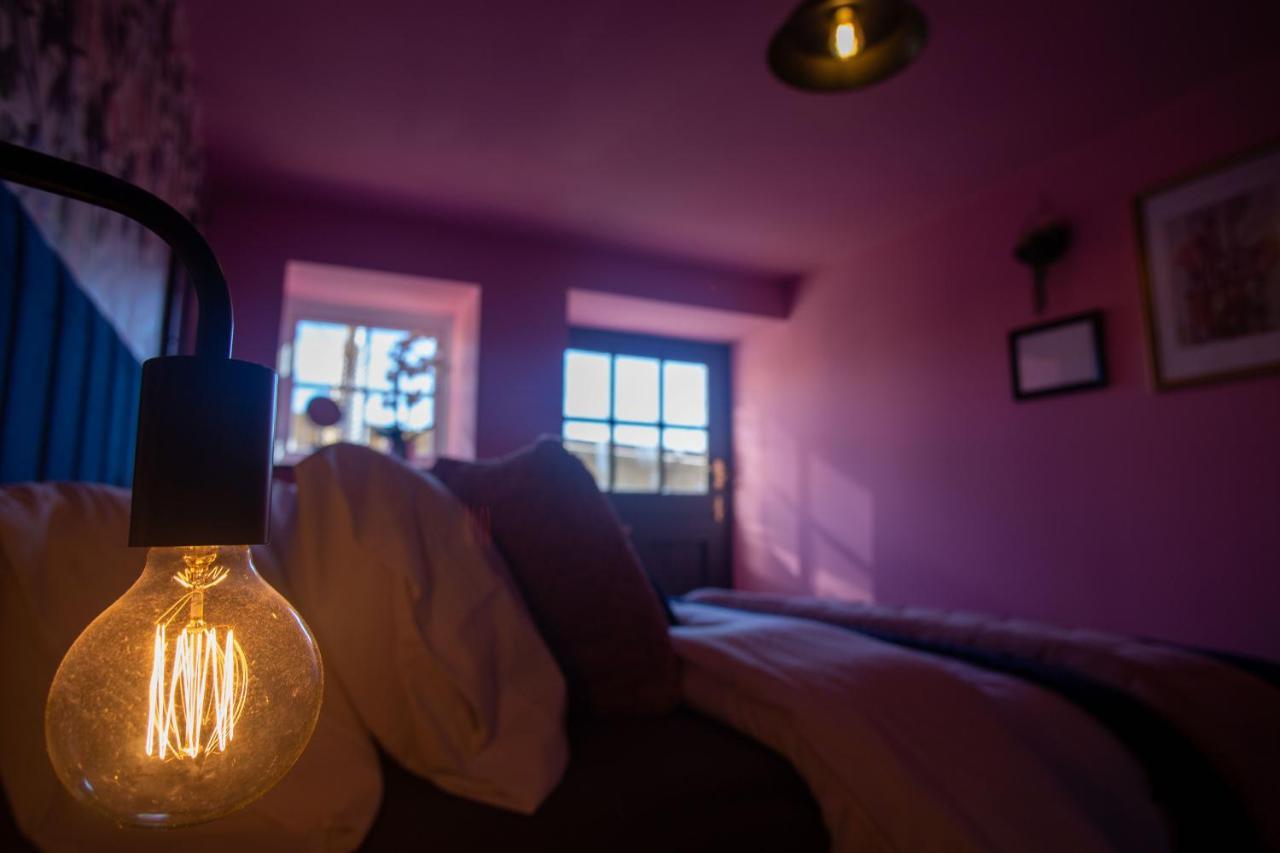 The Stables - Quirky One Bed With Wood Fired Hot Tub Apartment