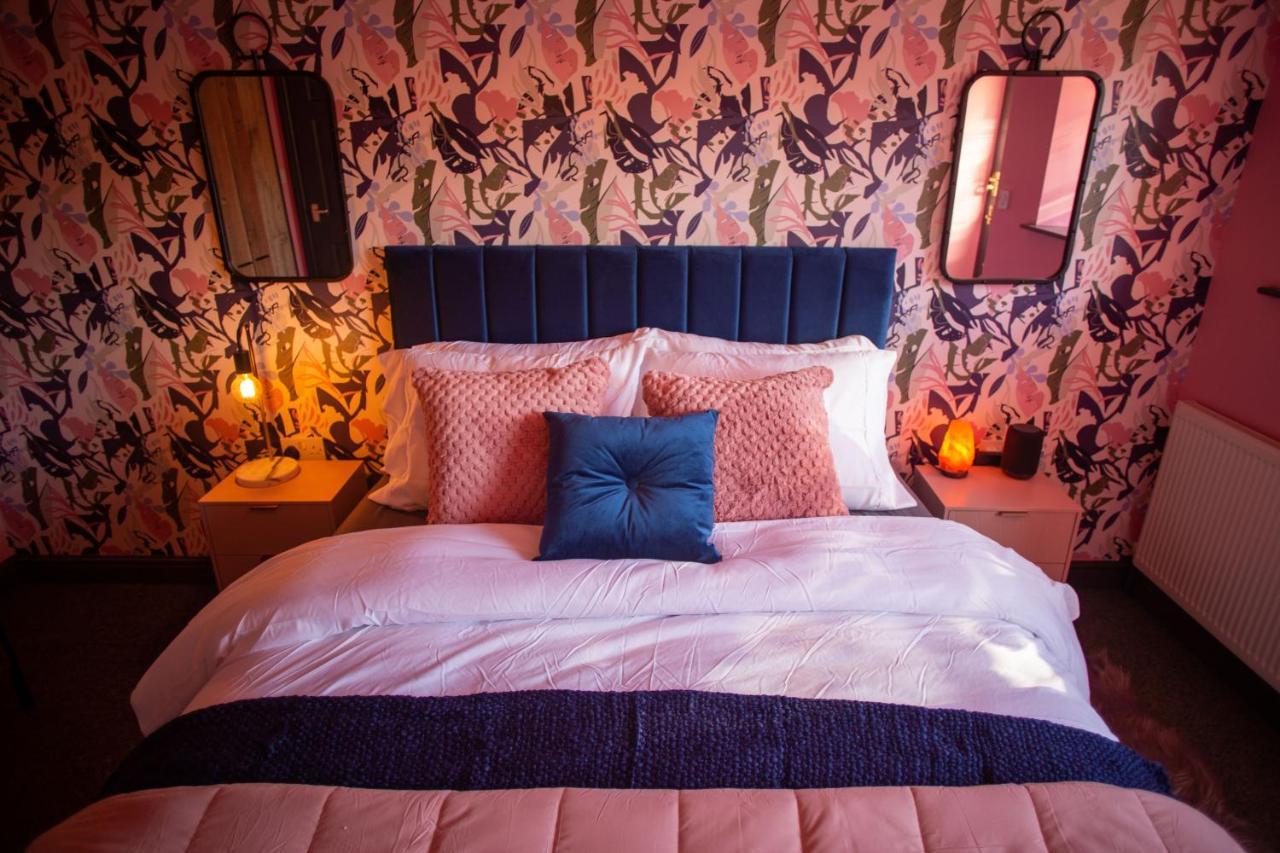 The Stables - Quirky One Bed With Wood Fired Hot Tub